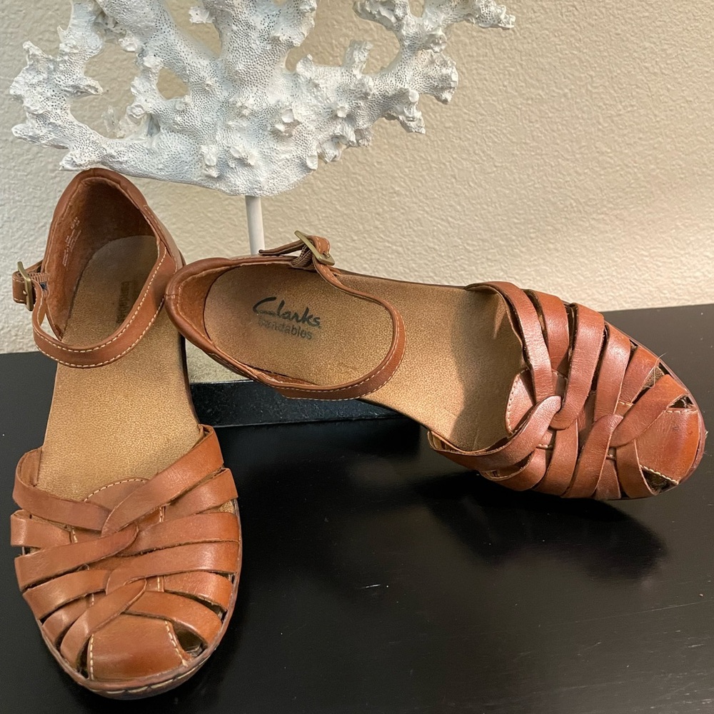 Clarks Sandals Wendy Land  Sandals, Women’s Sz 7 M Tan Leather Upper Ankle Strap